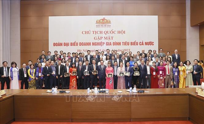Chủ tịch Quốc hội Vương Đình Huệ với các đại biểu. Ảnh: Doãn Tấn/TTXVN