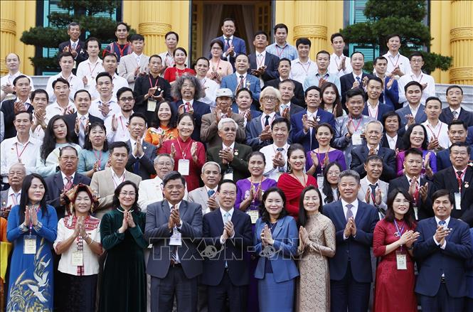 Chủ tịch nước Võ Văn Thưởng với các đại biểu tại buổi gặp mặt - Ảnh: Thống Nhất/TTXVN